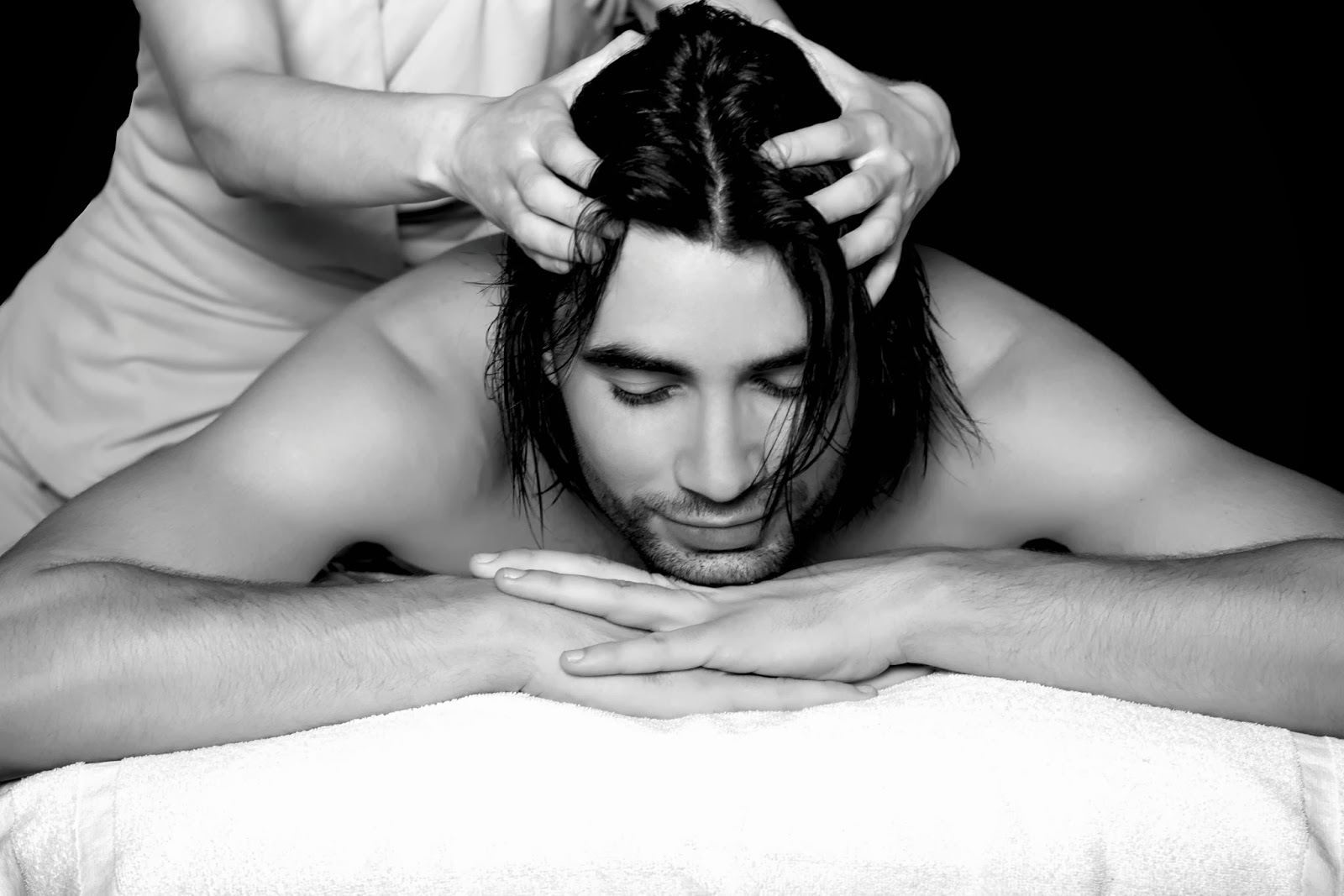 Le massage dans le noir, une expérience sensorielle sans précédent