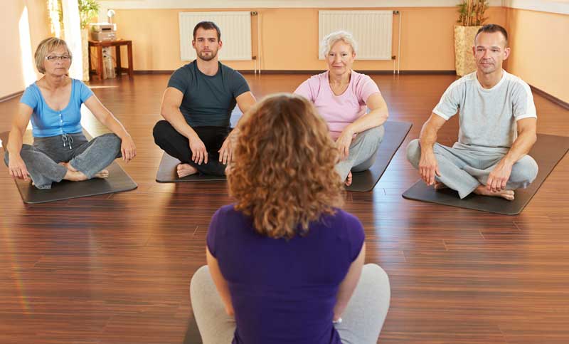 Comment devenir professeur de yoga