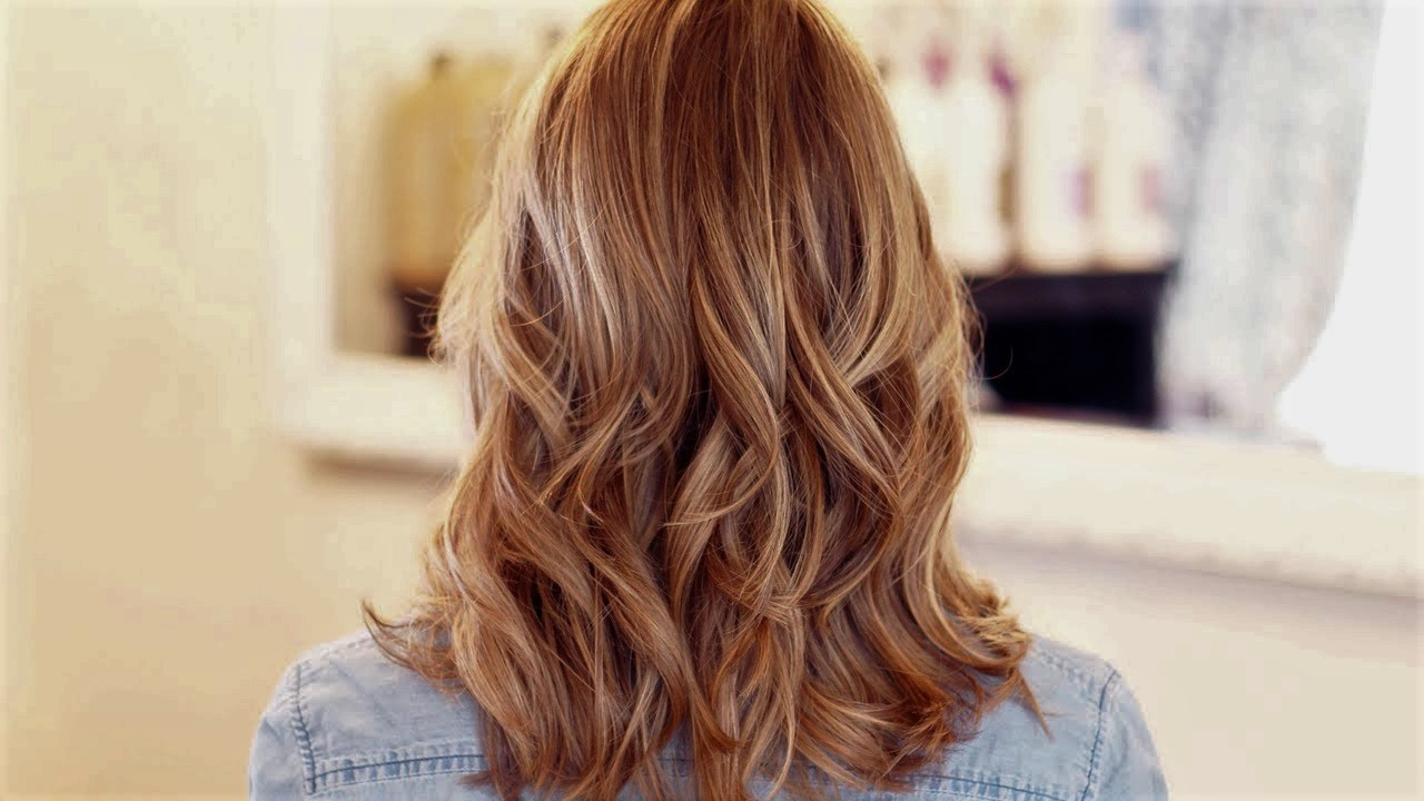 Balayage, cheveux, châtains, réchauffer le teint, blond