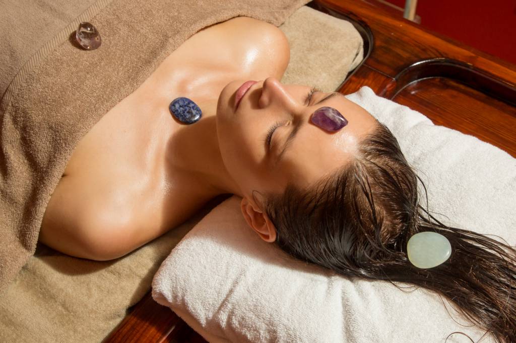 massage pierres lithothérapie minéraux gemme semi-précieuse naturelle bien-être galets polie brute professionnels grossiste